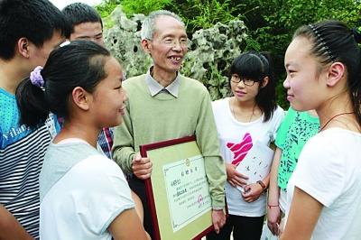 退休教师孙国华捐出毕生积蓄助学