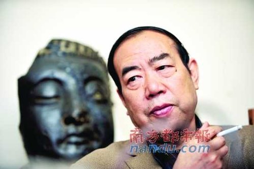 贾平凹谈新书《带灯》 盗版伤害作家和读者