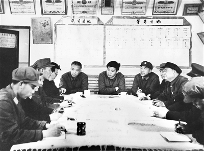 1984年5月,时任中共正定县委书记习近平到正定县武警中队调研