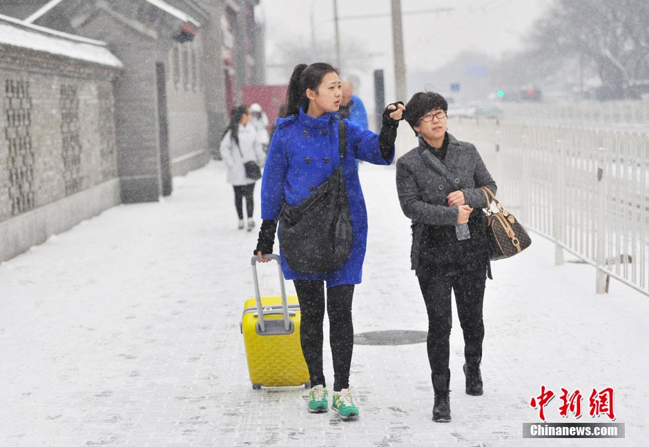 中央戏剧学院开考 帅哥靓女冒雪赶考