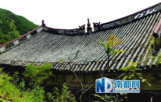 　照光寺在致歉微博中称，该寺位于苍山之上，年久失修，且没有防火通道。