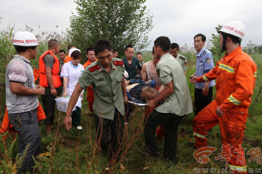 陕西渭河泄洪 一男子被洪水卷走身亡