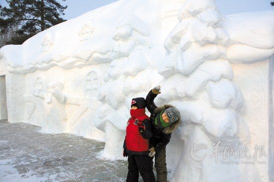 在哈尔滨畅玩冰雪 王敏 摄