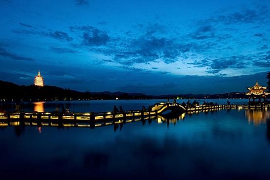 雷峰塔夜景 摄影：锈剑