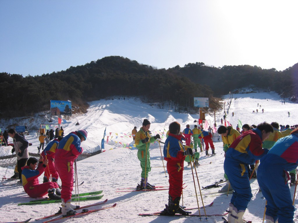 玩转冬季旅游滑雪 就在木札岭速龙滑雪乐园