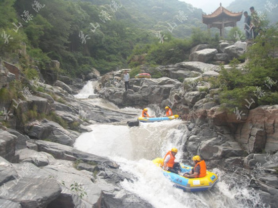 夏天亲水游 关山漂流五一开漂