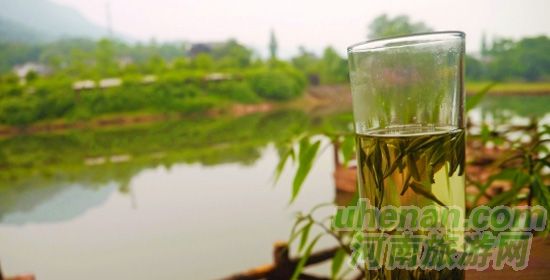 直上峨眉赏云海 烟雨柳江入梦来