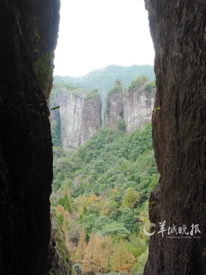 雁荡山以奇峰、瀑布著称。