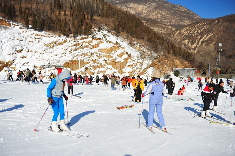 体验冬季旅游滑雪 玩转酷炫冰雪世界