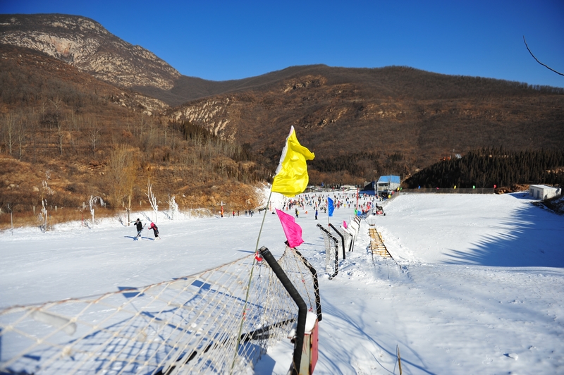 体验冬季旅游滑雪 玩转酷炫冰雪世界