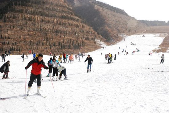 体验冬季旅游滑雪 玩转酷炫冰雪世界