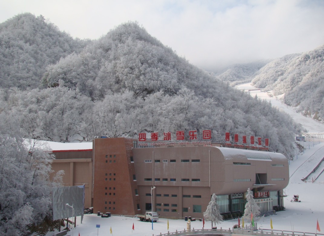 体验冬季旅游滑雪 玩转酷炫冰雪世界