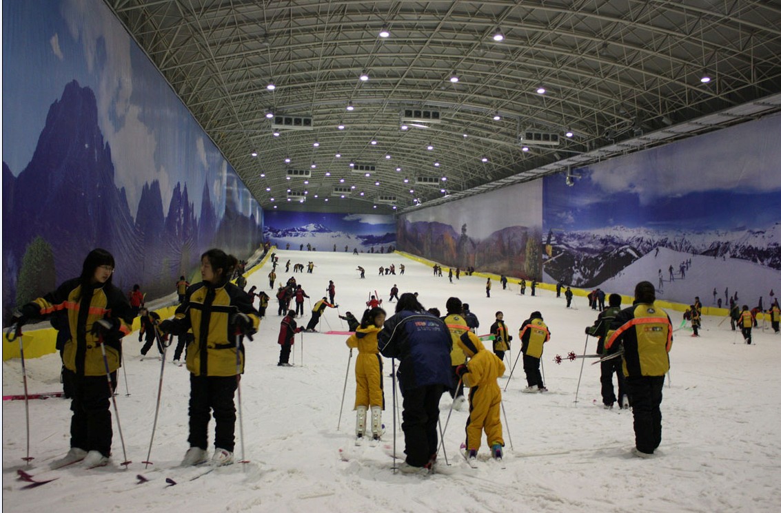 体验冬季旅游滑雪 玩转酷炫冰雪世界