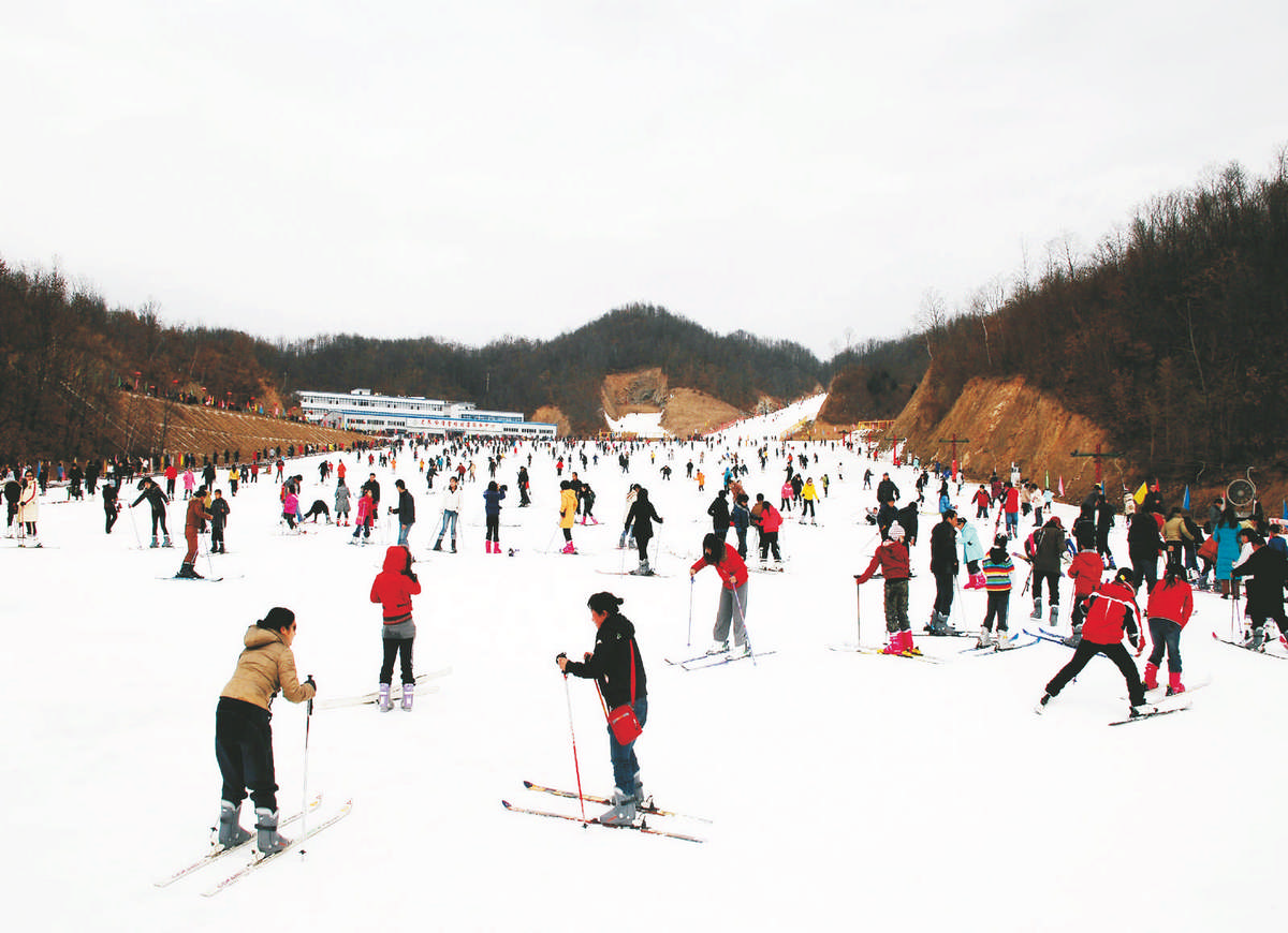 体验冬季旅游滑雪 玩转酷炫冰雪世界