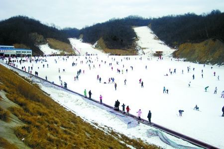 体验冬季旅游滑雪 玩转酷炫冰雪世界