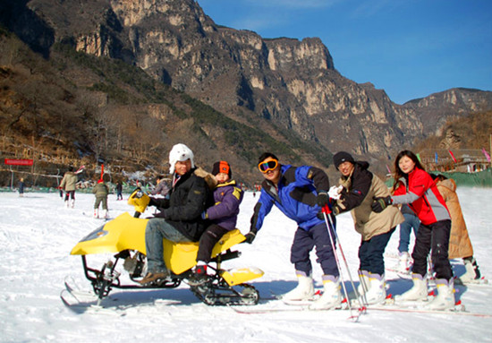 体验冬季旅游滑雪 玩转酷炫冰雪世界