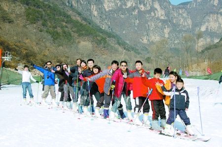 体验冬季旅游滑雪 玩转酷炫冰雪世界