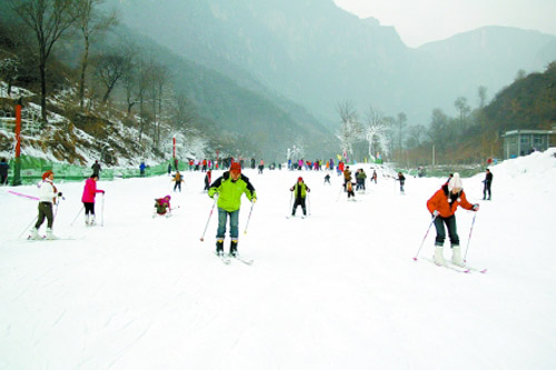 体验冬季旅游滑雪 玩转酷炫冰雪世界