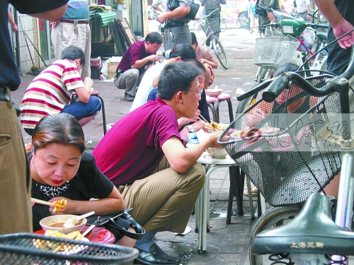 有一种好吃叫“古兑着”（方言：蹲着）