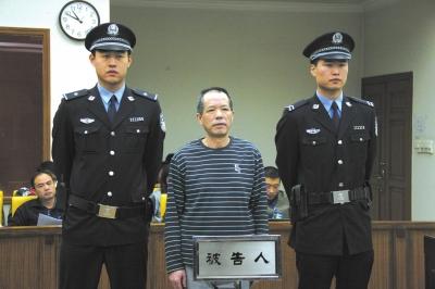 张曙光案宣判后，被告人苏顺虎在法庭上听取宣判。法院供图