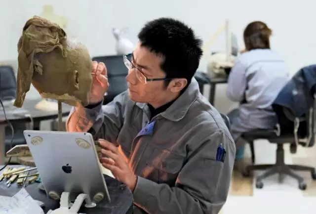 揭秘中国充气娃娃工厂：有男性专门买男硅胶娃娃
