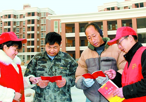 孟州大学生村官宣讲团进基层