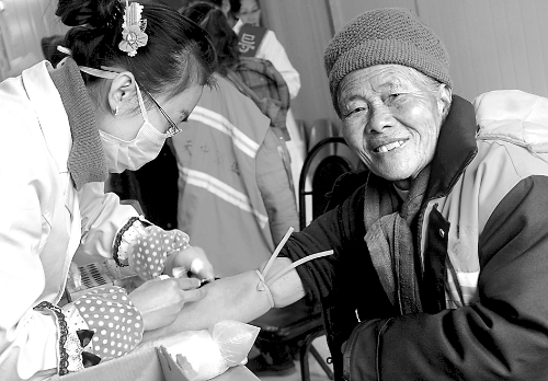 1月14日，汝南县为全县460多名环卫工人免费进行心电图、胸透等13项健康检查，并建立了个人健康档案