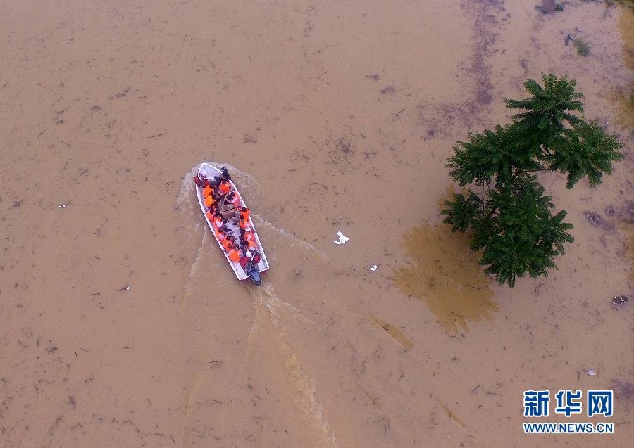 我国南方遭12轮强降雨袭击