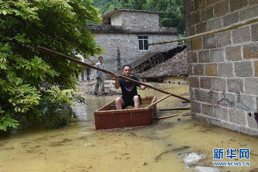 我国南方遭12轮强降雨袭击