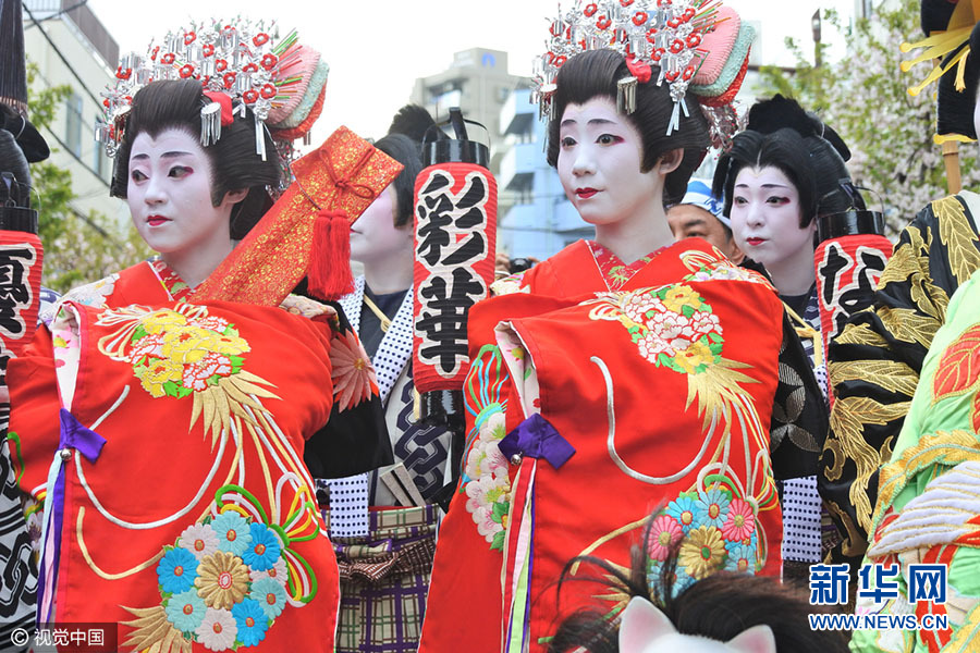 东京再现吉原艺妓头牌街上行游