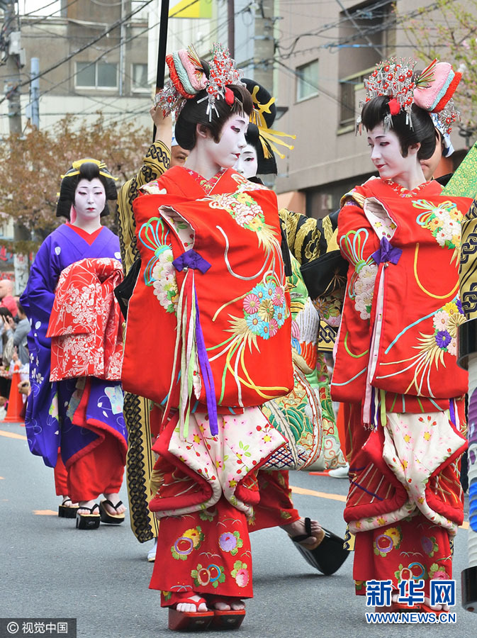 东京再现吉原艺妓头牌街上行游