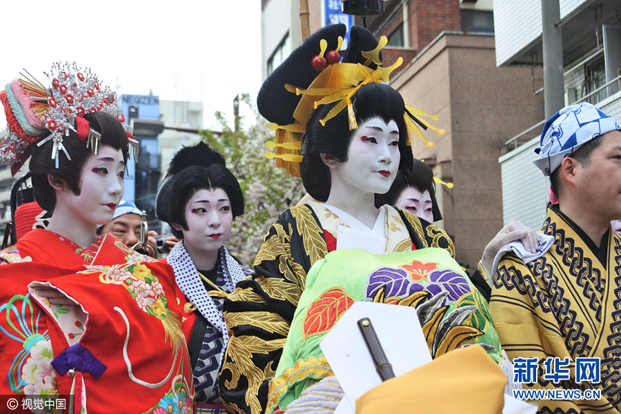 东京再现吉原艺妓头牌街上行游