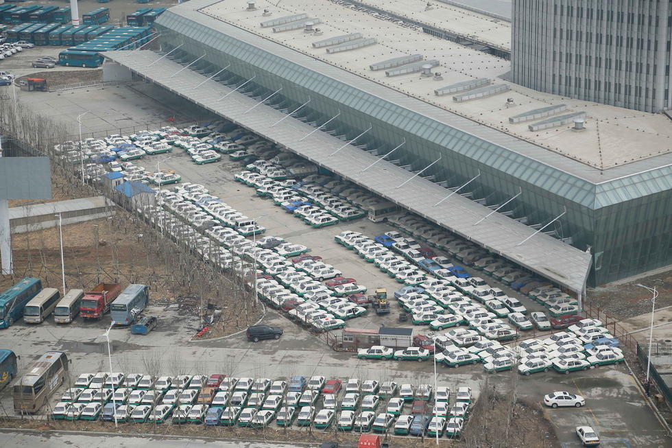 吉林市中心现出租车“坟场” 场面壮观