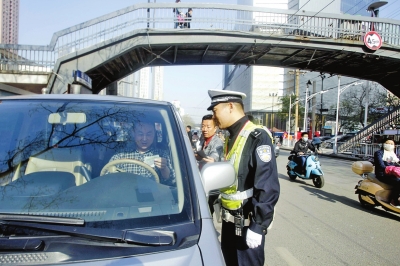 交警将严查黄标车