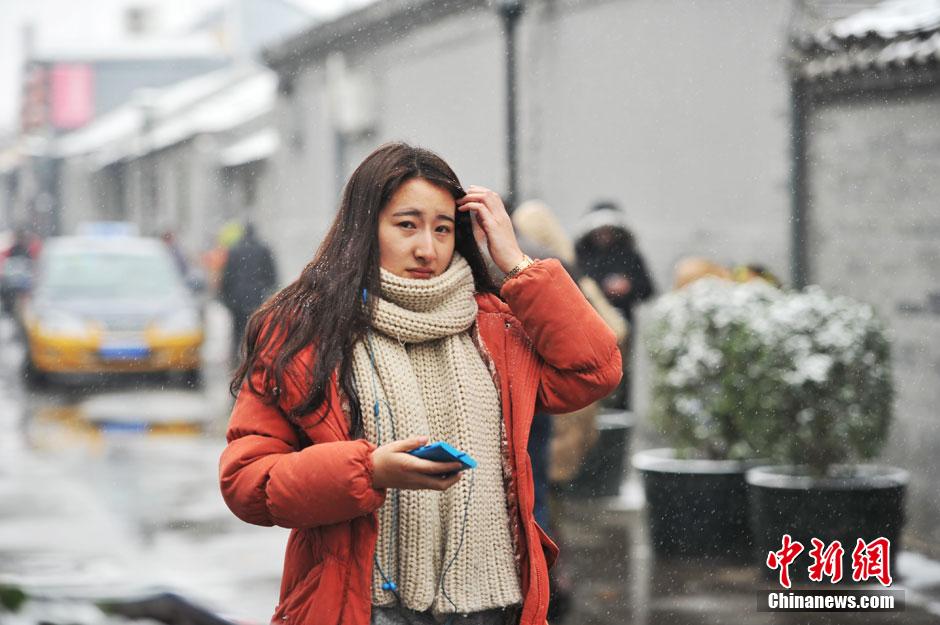 中央戏剧学院开考 帅哥靓女冒雪赶考