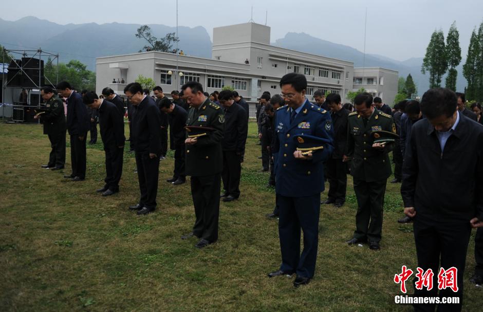 四川举行纪念“4·20”芦山地震一周年活动