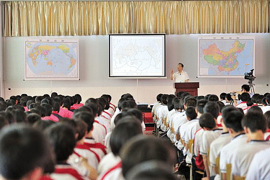 温家宝在河北省兴隆县六道河中学作地理讲座