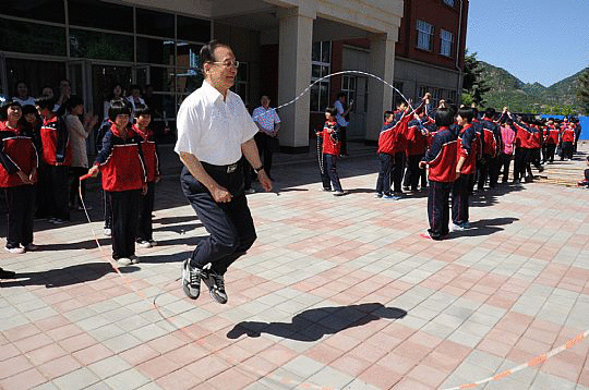 温家宝在河北省兴隆县六道河中学作地理讲座