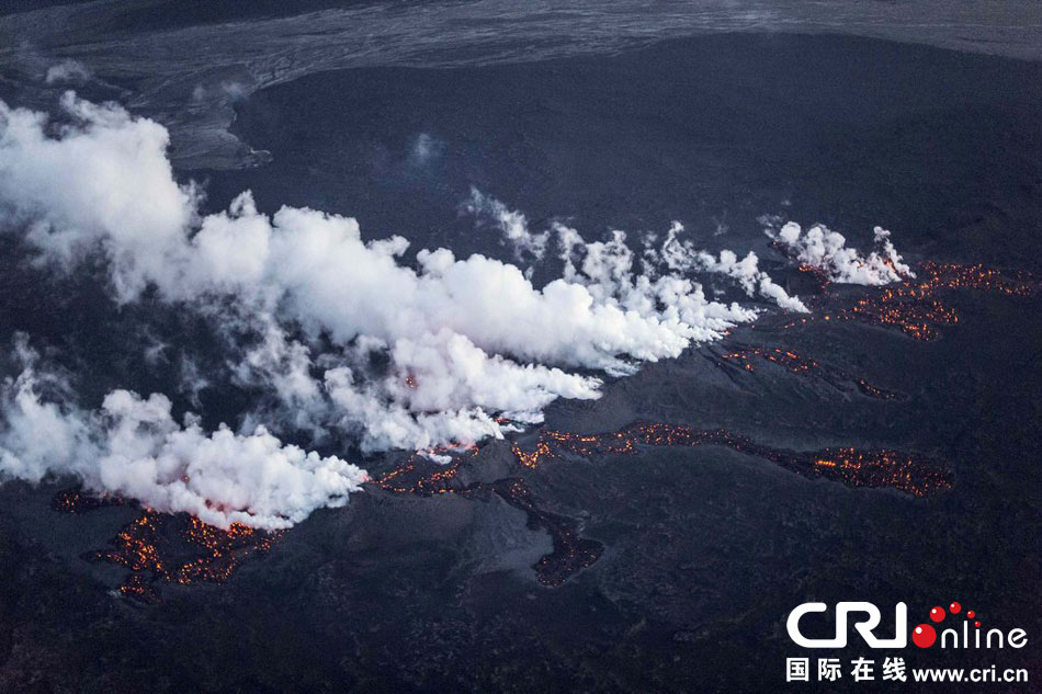 冰岛火山喷发进入红色预警