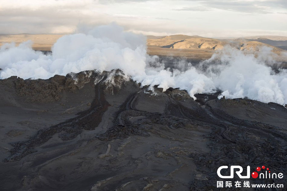 冰岛火山喷发进入红色预警