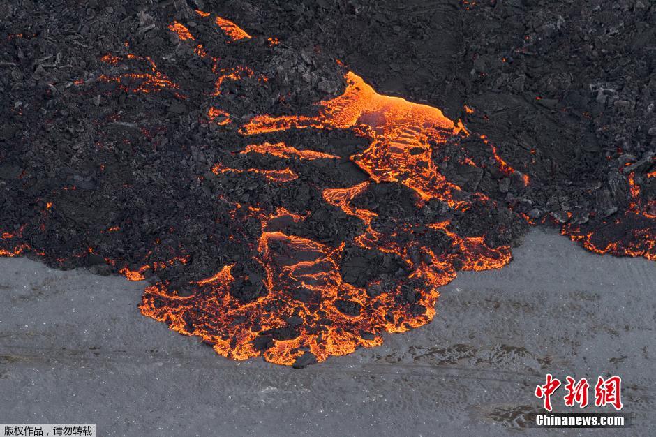 冰岛巴达本加火山爆发