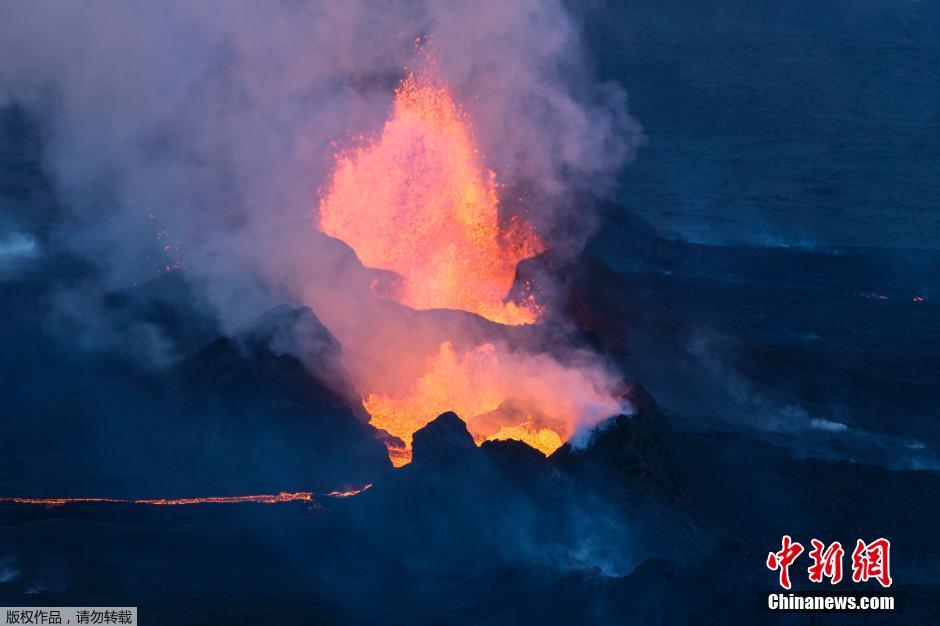 冰岛巴达本加火山爆发