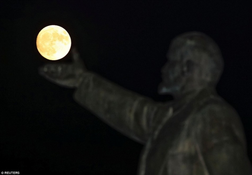 68年来最大！今晚夜空上演超级月亮