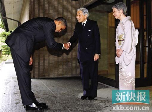 2009年与日本天皇见面时,奥巴马90°鞠躬被人诟病