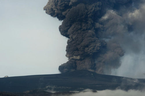 冰岛最大火山或将爆发附近地区居民疏散（图）