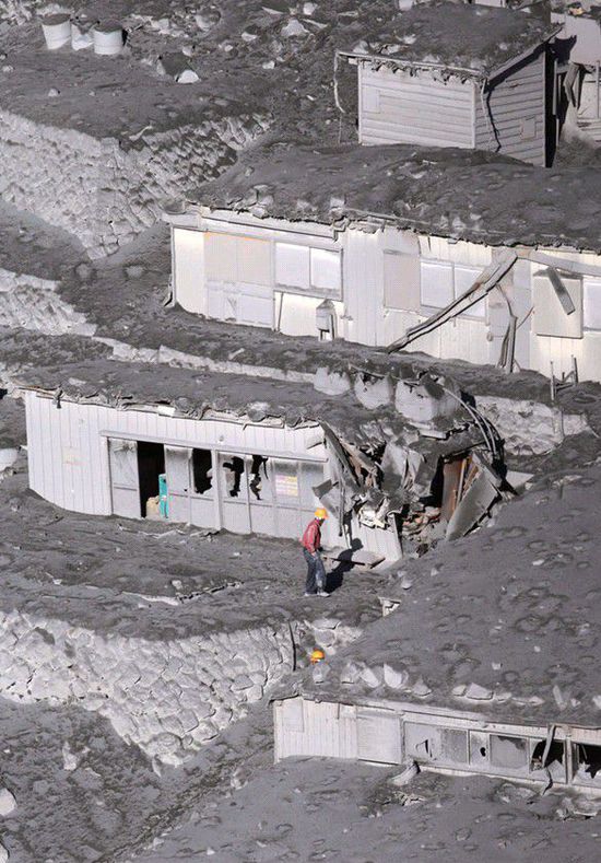 日本火山喷发致30余人心脏骤停 游客称场景 如地狱 (图)