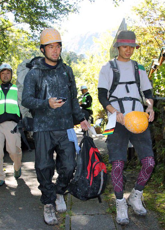 日本火山喷发致30余人心脏骤停 游客称场景 如地狱 (图)