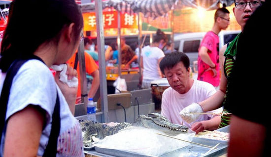 沈阳现“烤鳄鱼肉”20元一串现烤现卖(图)