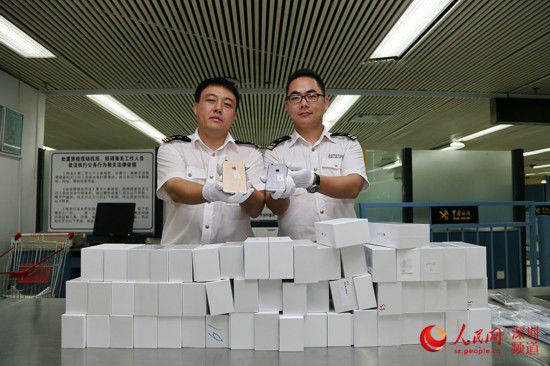 深圳海关5天查获2千台iPhone6 水客穿3内裤藏8台