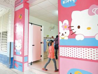 台湾花莲一小学建HelloKitty卡通主题厕所（图）